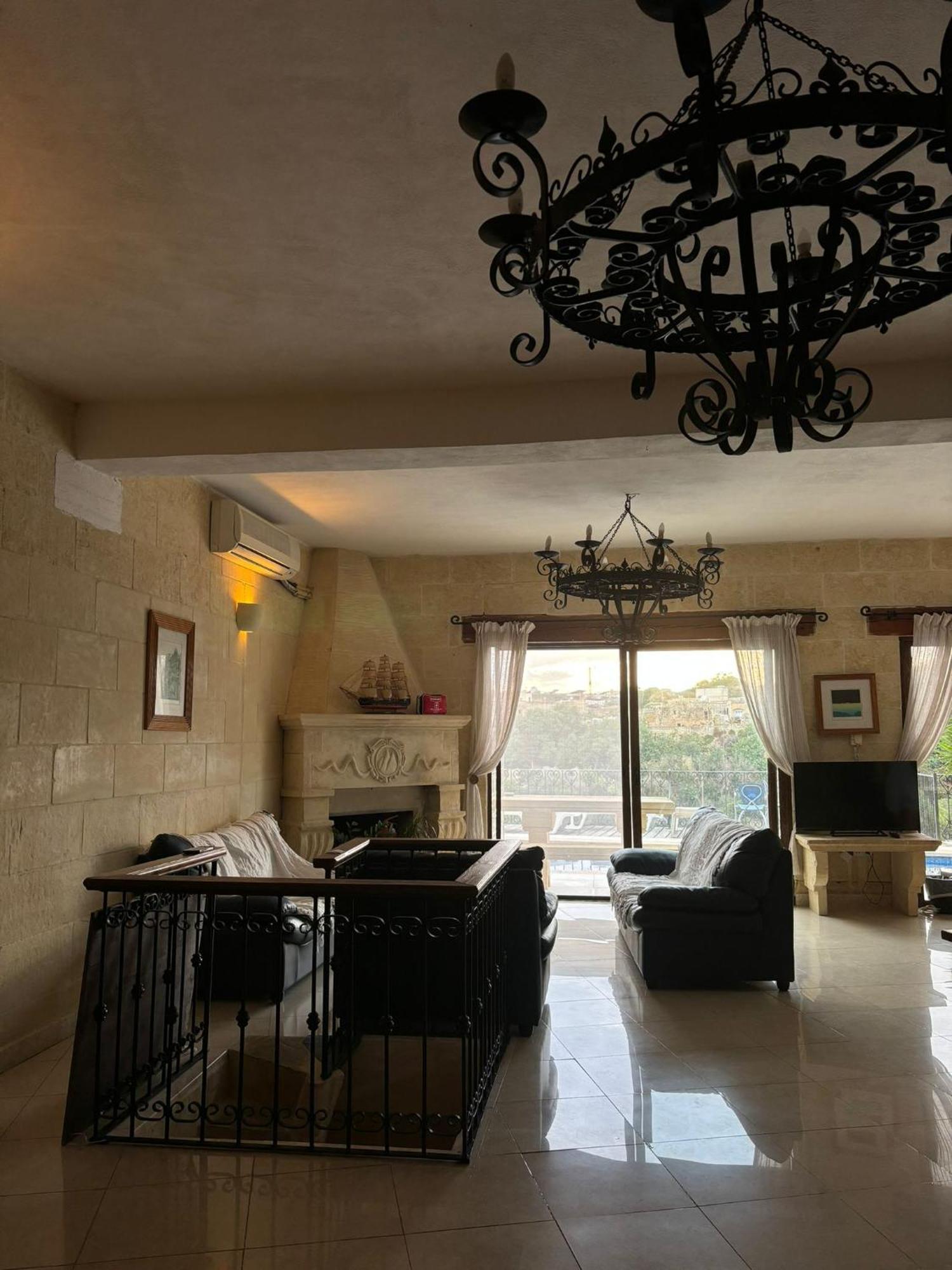 Gozo Island Escape Sleeps 4 With Private Bathroom Ghajn il-Kbira  Exterior foto